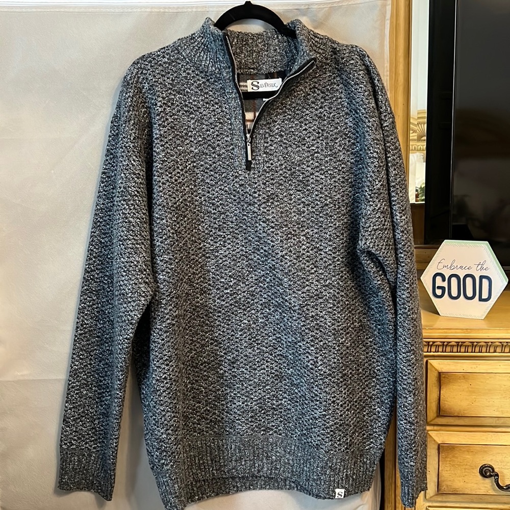 Men’s dark gray with black specks dressy Silversilk sweater. Like new. Size 2X